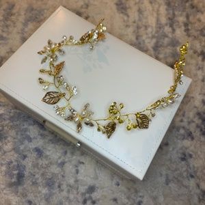 NWOT ✨sparkly PEARL AND GEM ✨HEADPIECE